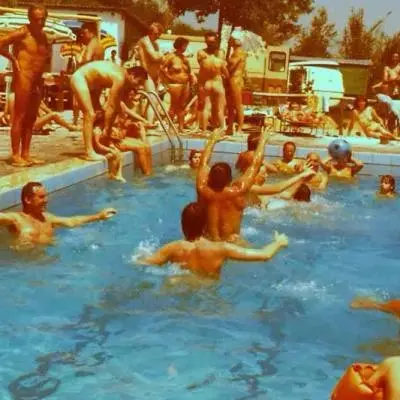 Naturismo in Italia - Le Betulle divertimento in piscina
