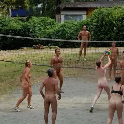Naturismo in Italia - Pallavolo alle Betulle