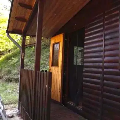 Caravan with wooden chalet and bathroom